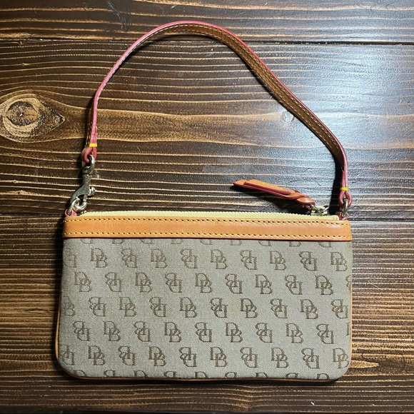 Dooney & Bourke wristlet - Picture 2 of 7